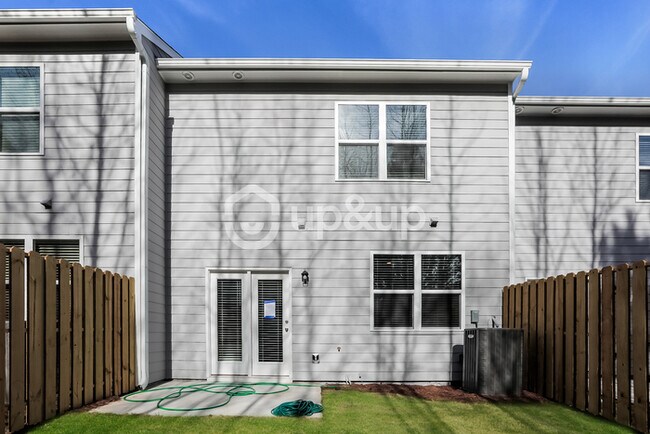 Building Photo - Fantastic 3bd/2.5ba home! Coming soon!
