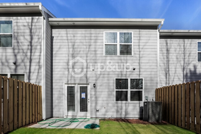 Building Photo - Fantastic 3bd/2.5ba home! Let yourself in!