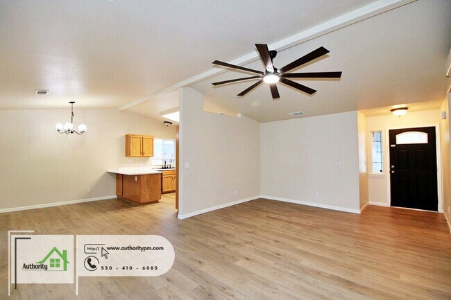 Building Photo - 3527 Savage Dr