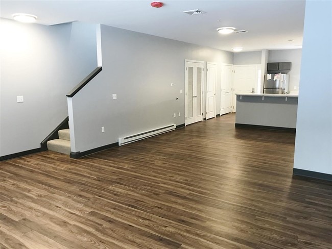 Building Photo - 37 E Ridge Dr