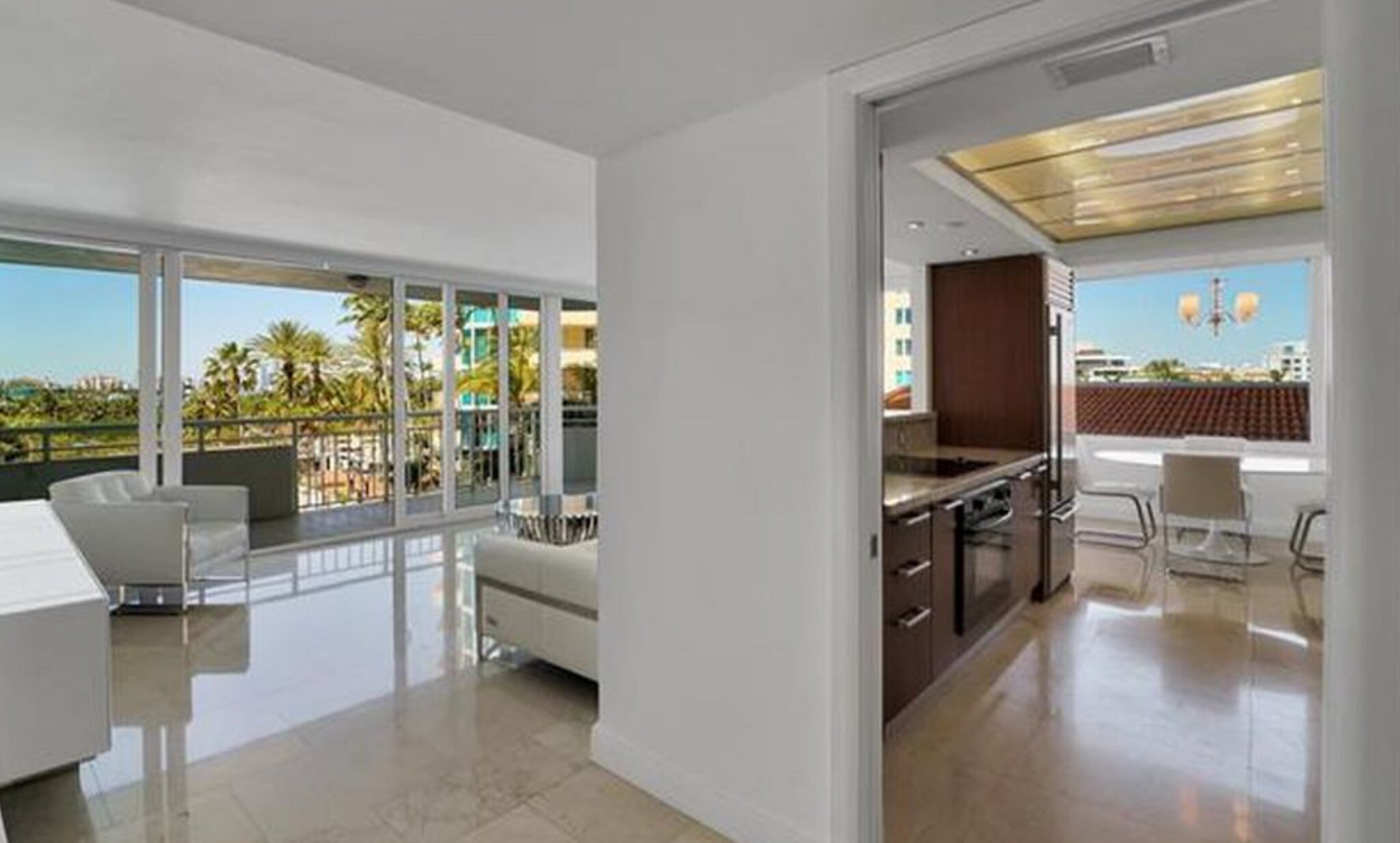 Building Photo - 400 S Pointe Dr