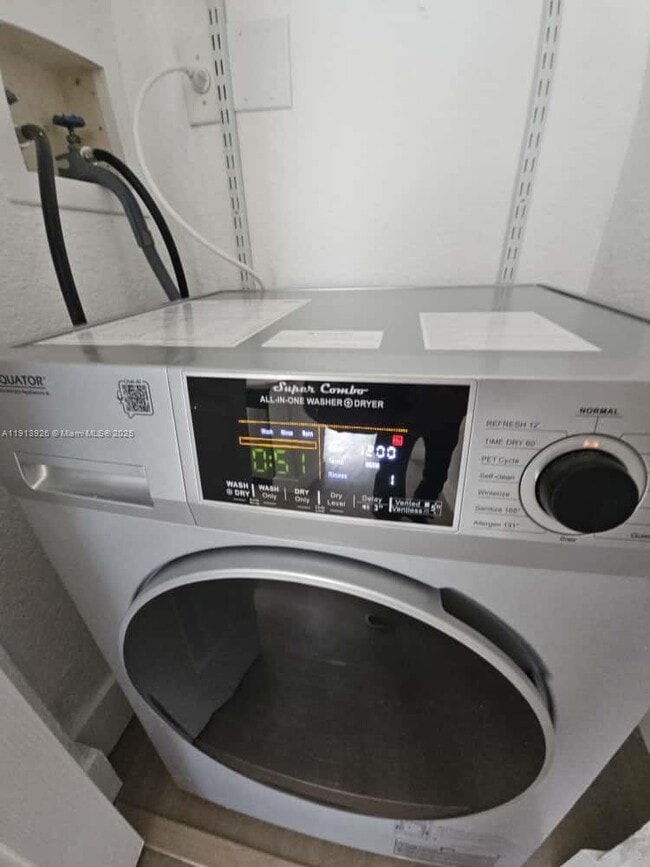 Building Photo - 8101 Crespi Blvd