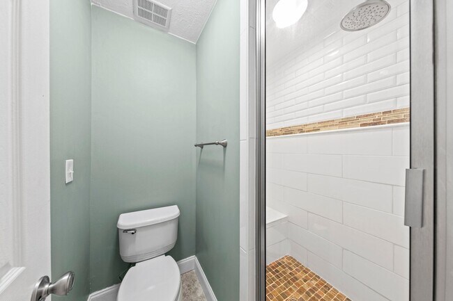 Building Photo - Spacious 4 Bedroom in Bluewater Bay w/ Large POOL!!
