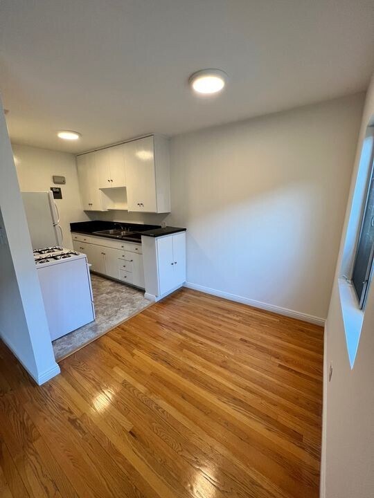 Building Photo - 1263 Hayworth Ave