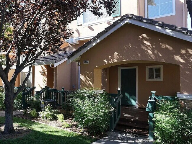 Primary Photo - Beautiful End-Unit Townhome in Desirable S...