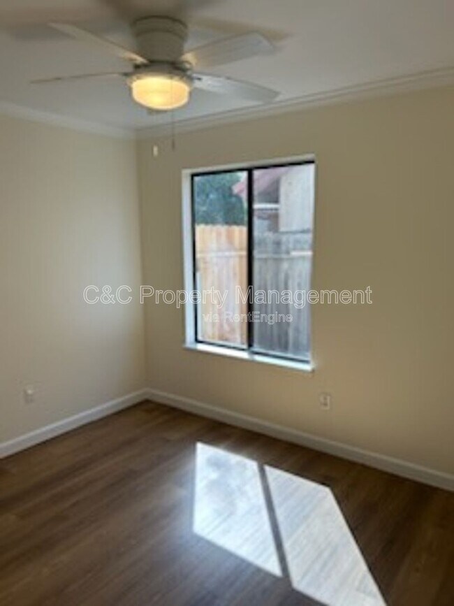 Building Photo - 8912 Carvalho Ct