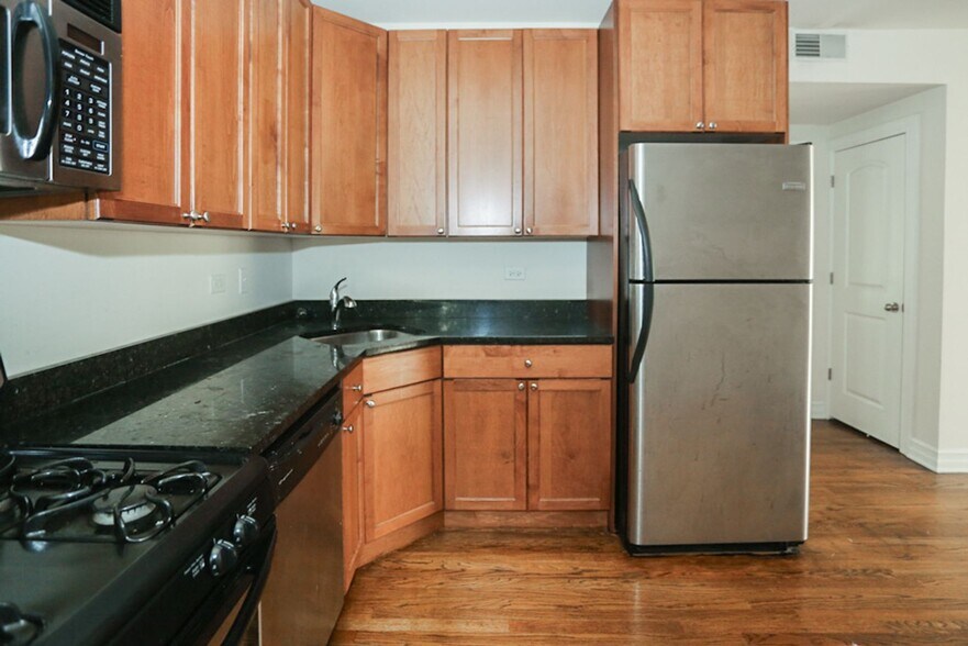 Building Photo - 3814 N Sheffield Ave