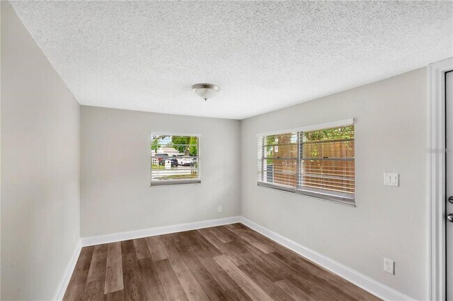 Building Photo - 4105 W Mango Ave
