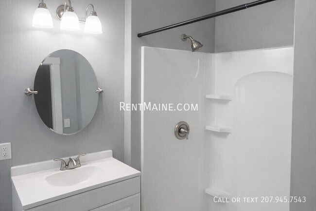 Building Photo - 454 S Main St