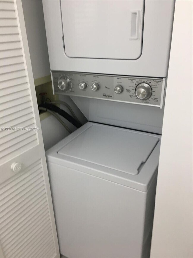 Building Photo - 290 174th St St