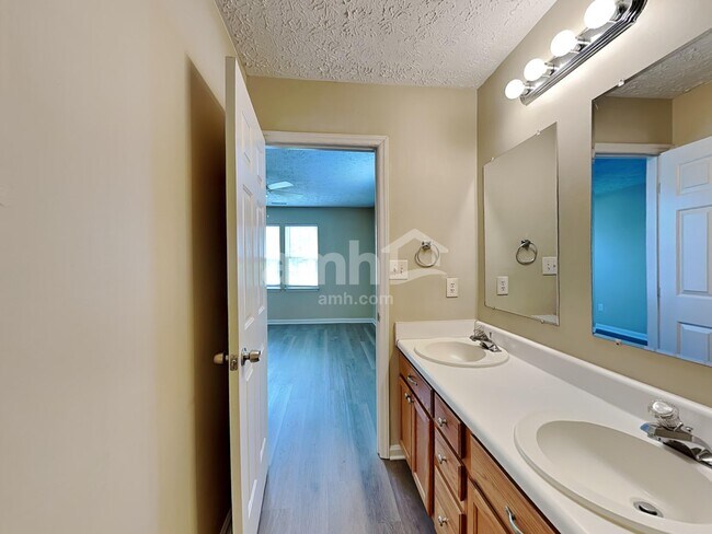 Building Photo - 7019 Beaverwood Dr