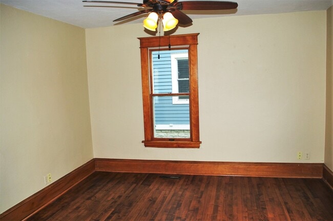 Building Photo - Beautiful, Clean 4 bedroom West 7th Gem!!