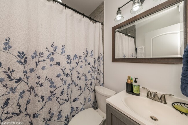 Building Photo - 2009 W 17th St