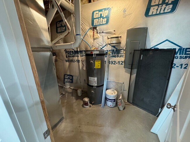 Building Photo - Recently Finished Basement! 3 bed 2 bath - in unit laundry!