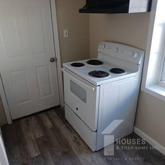 Building Photo - 120 Owens St