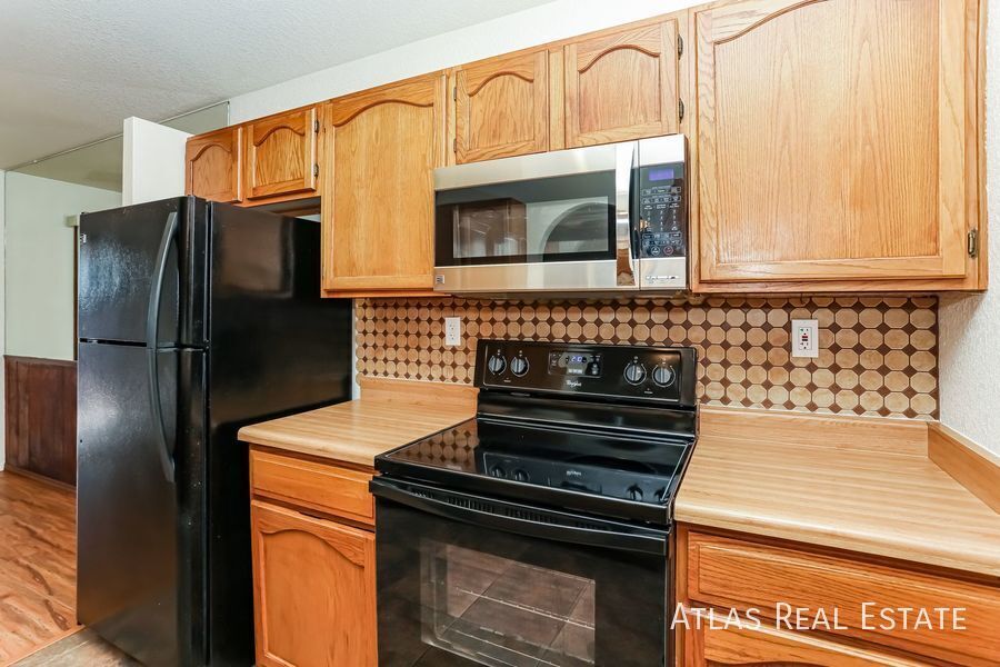 Building Photo - 7648 S Danforth Ave