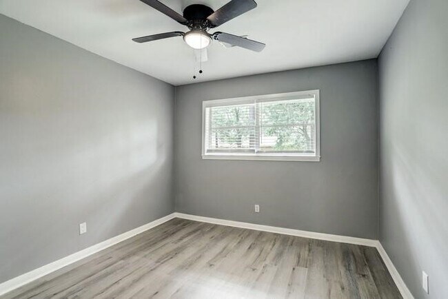Building Photo - 217 Loon River Dr