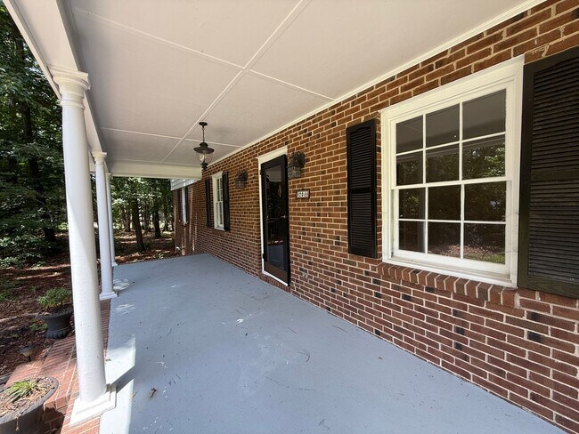Building Photo - **OFFERING RENT PROMOTION FOR FIRST 6 MONT...