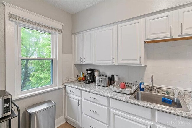 Kitcen - 2014 Highland Ave