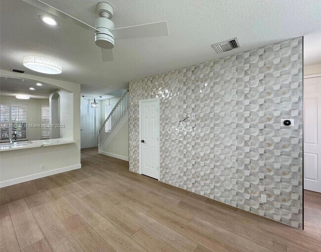 Building Photo - 642 Castle Dr