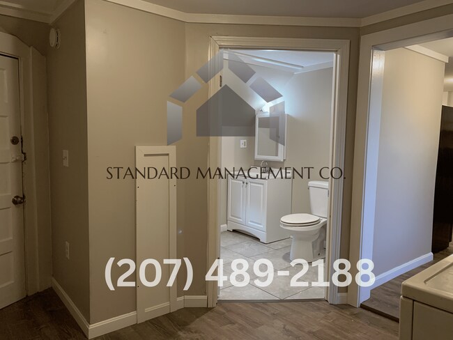 Building Photo - 28 Oak St