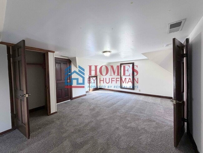 Building Photo - Three Bedroom House | Now Available