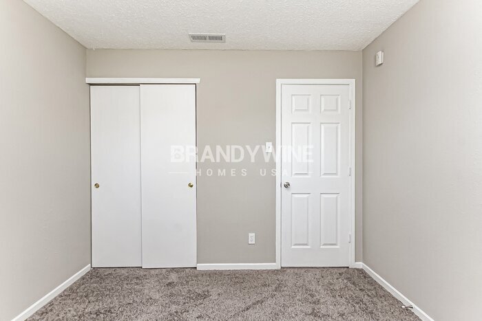 Building Photo - 944 Streamside Dr