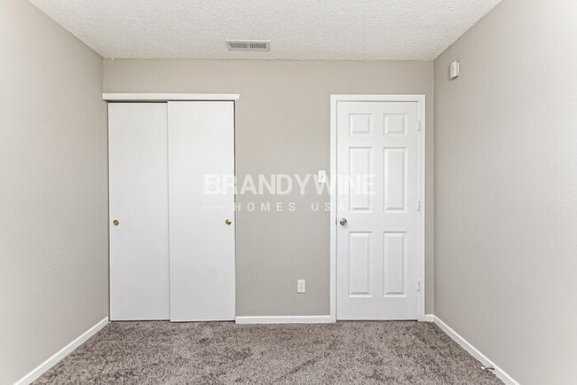 Building Photo - 944 Streamside Dr