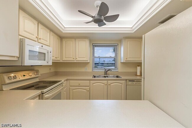 Building Photo - 4912 Tamiami Trl E