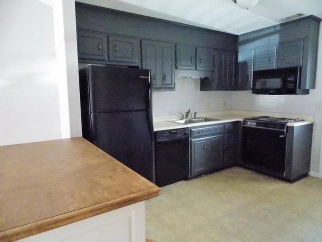 Building Photo - 140 Lanier Dr