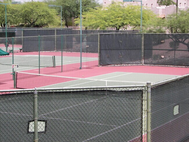 Building Photo - POPULAR RED MOUNTAIN RANCH COMMUNITY