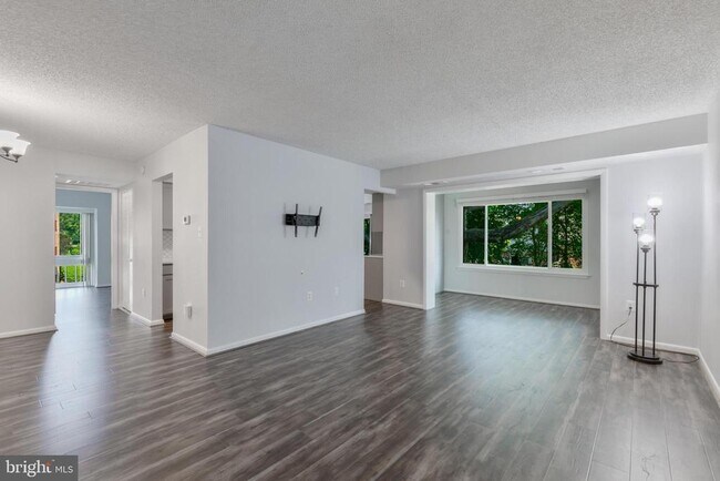 Building Photo - 10214 Bushman Dr