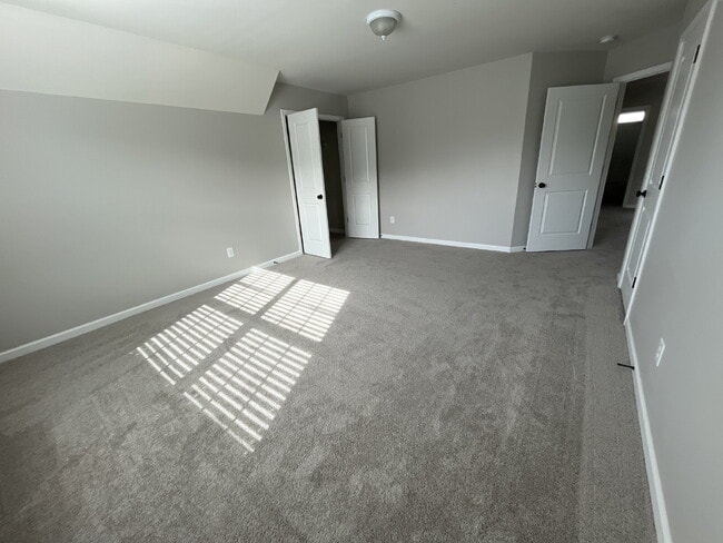 Building Photo - "Charming 4-Bed High Point Home with Granite Elegance & Cozy Fireplace!"