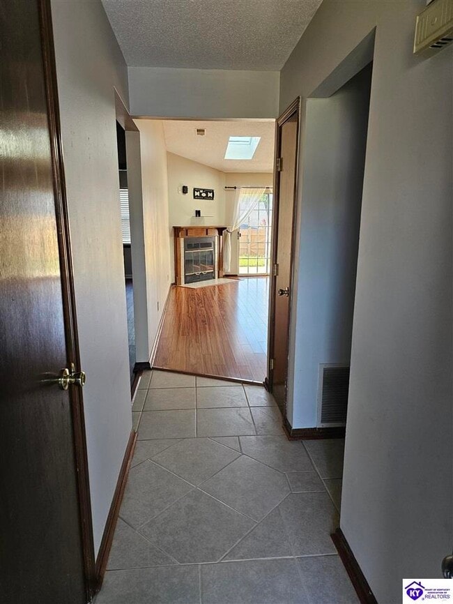 Building Photo - 508 Independence Ct