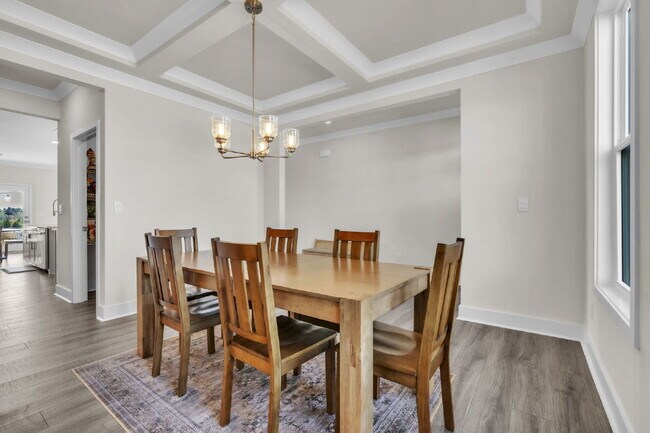 Building Photo - Elegant 5BR/4BA Home Minutes from the Swam...