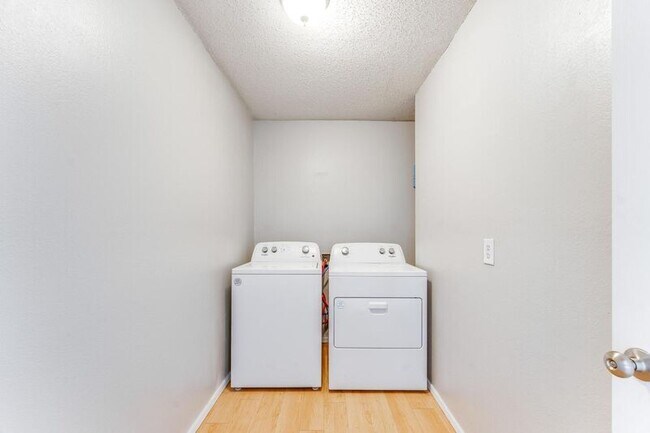 Building Photo - 2409-2411 Magnolia St