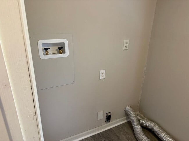 Building Photo - 3 Bedroom 1 Bath for rent