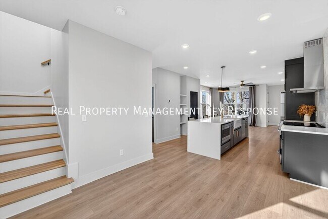 Building Photo - 2109 23rd Ave N