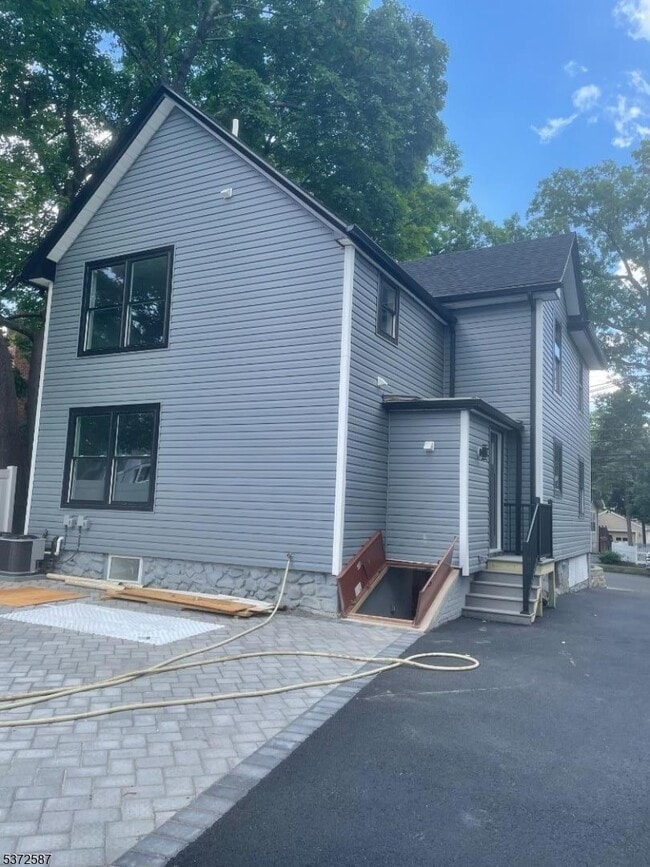 Building Photo - 61 Smull Ave