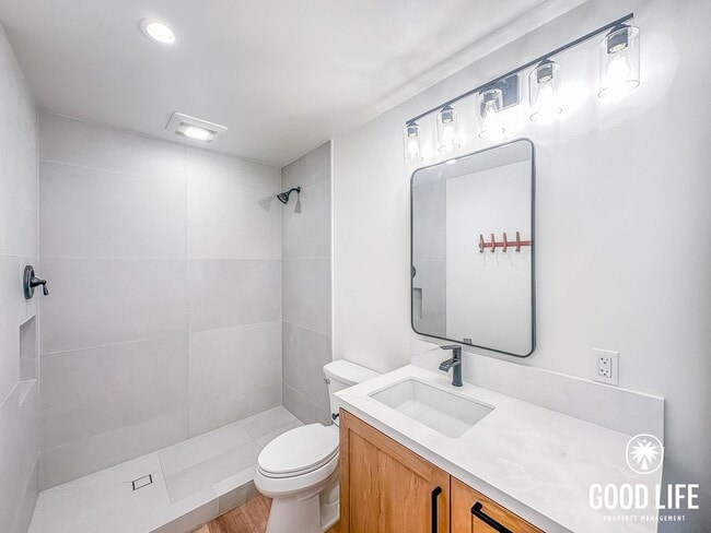 Building Photo - 731-731 Reef Dr