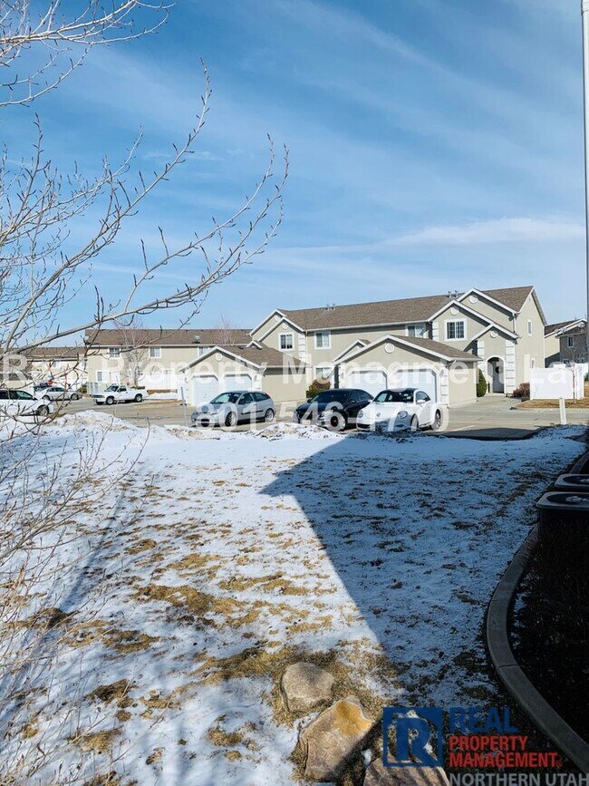 Building Photo - Cozy 2 Bedroom South Ogden Townhome Available Now!
