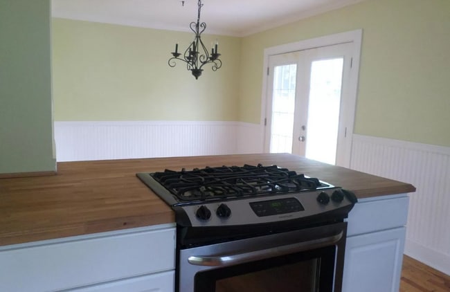 Building Photo - 311 Holly St