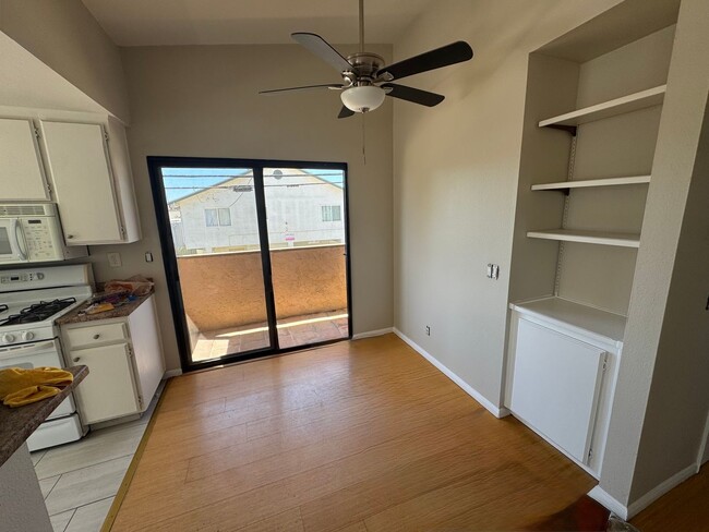 Building Photo - Normal Heights 2 bedroom 2 bath upstairs unit