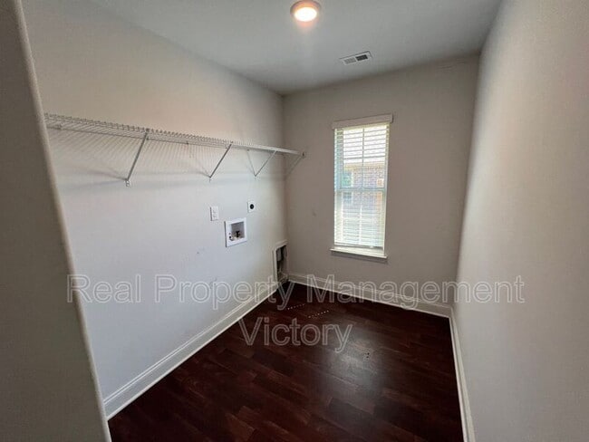 Building Photo - 1010 Brookhaven Dr