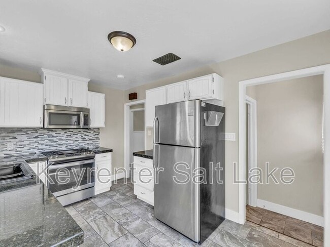 Building Photo - 965 MacFarland Dr