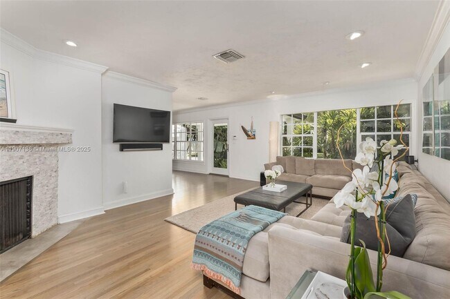 Building Photo - 9240 SW 69th Ct