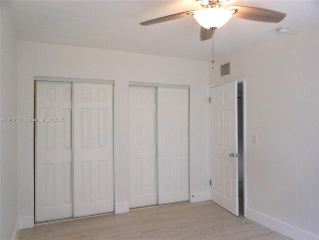 Building Photo - 219 SW 9th Ave