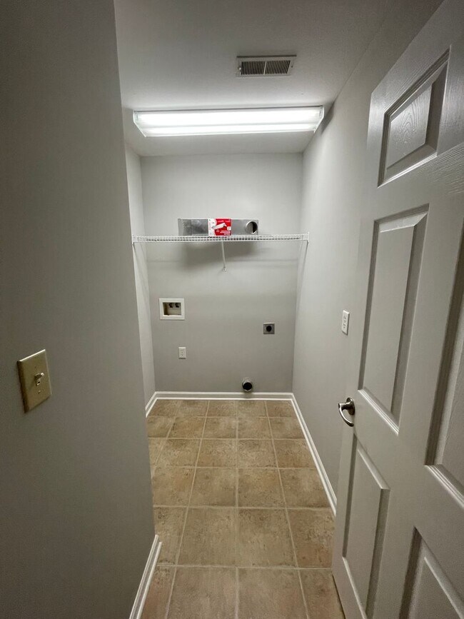 Building Photo - 7920 Ellisville Ln