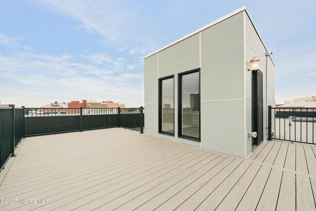 Building Photo - 700 Bangs Ave