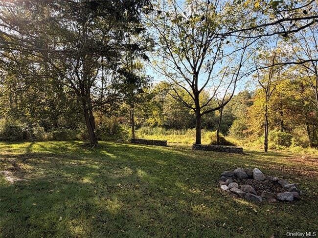 Building Photo - 265 Maybrook Rd